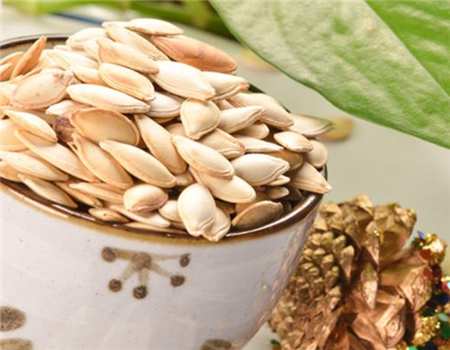 【食新食异零食连锁店】