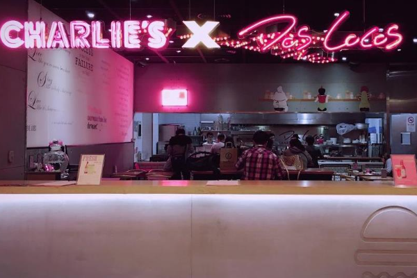 【Charlies 粉红汉堡】