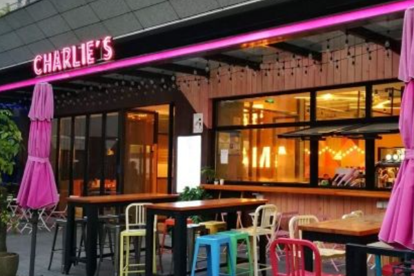 【Charlies 粉红汉堡】