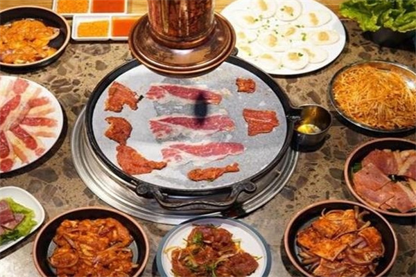 小蛮咬烤肉火锅加盟