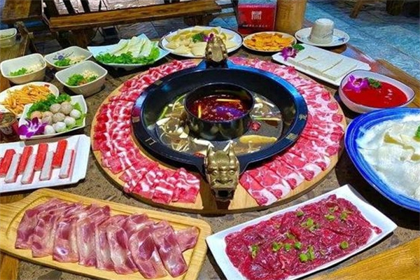 小蛮咬烤肉火锅加盟