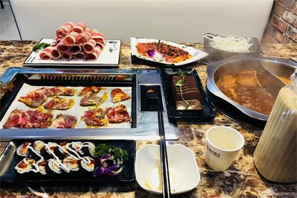 【小蛮咬烤肉火锅】