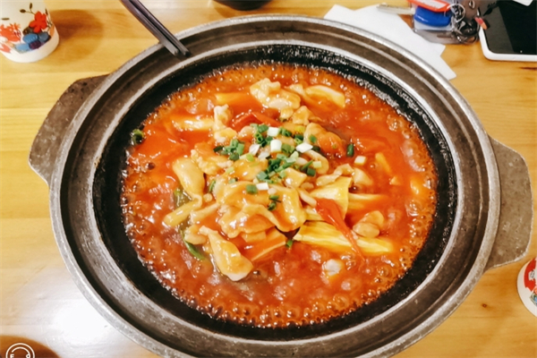【小鸡小鱼石锅煲】