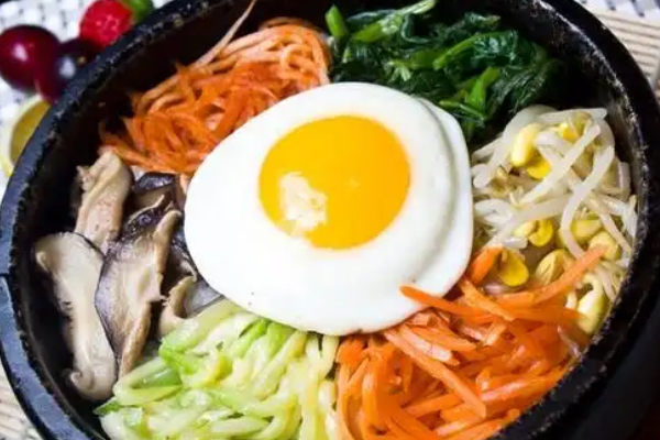 七先生石锅拌饭加盟