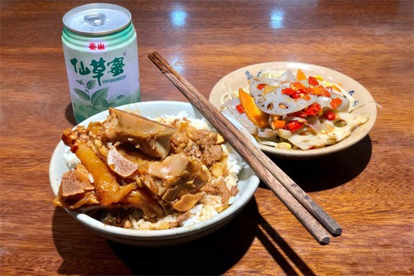 【杨老大卤肉拌饭】