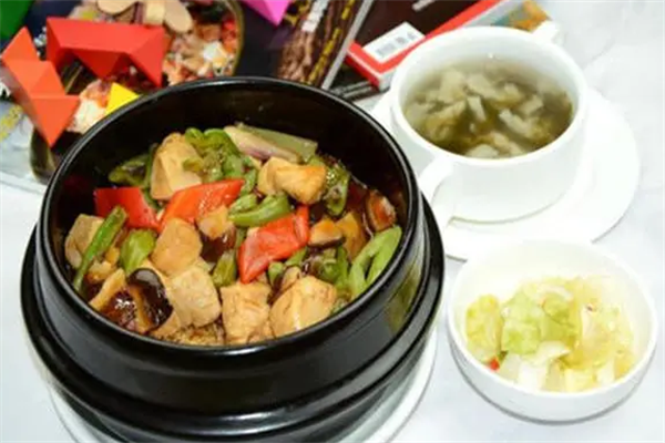 阿里郎石锅拌饭加盟