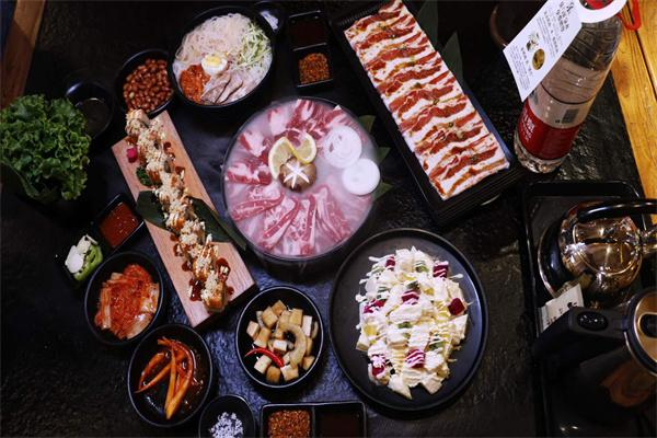 【地炉烤肉】