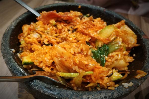 琪轩铭石锅拌饭加盟