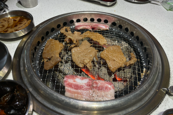 八月炭火烤肉加盟
