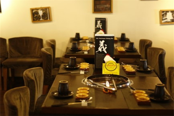 【义气烤肉餐吧】
