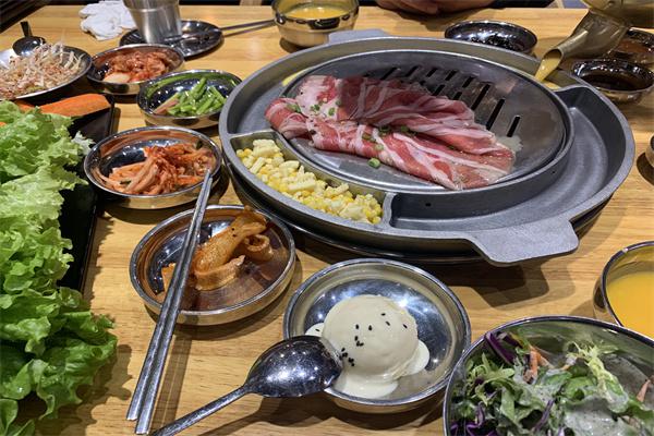 【东门传统炭火烤肉】