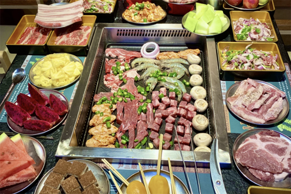 【牛人自助纸上烤肉免费火锅】