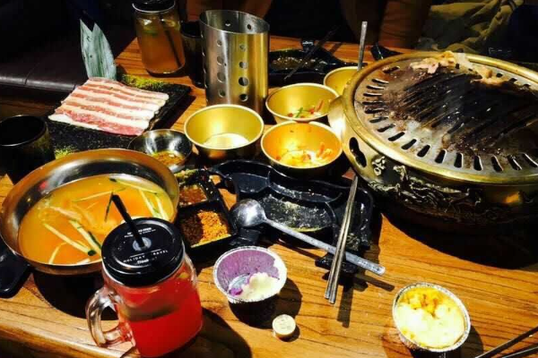 【原始一口牛果木炭火烤肉】