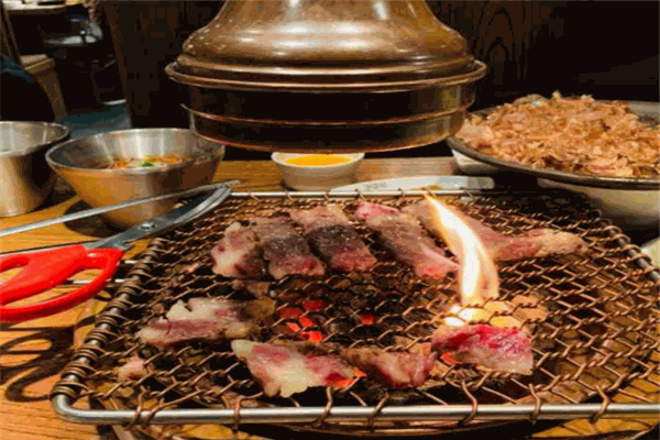 东北泥炉烤肉加盟