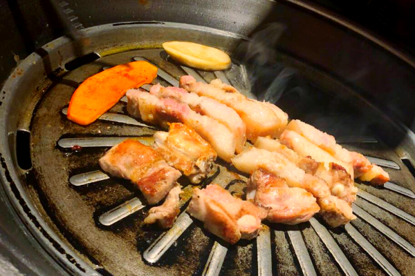 炉子旁烤肉加盟