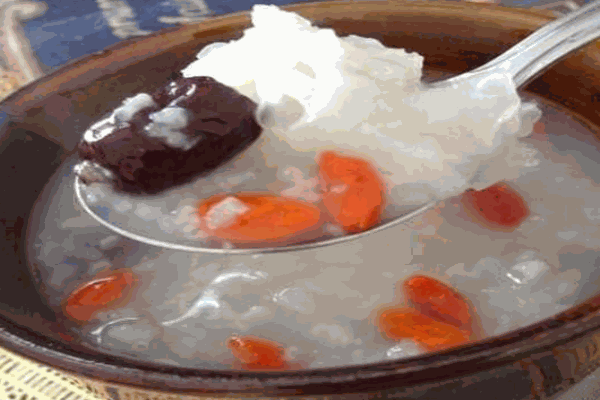 【鸽子海鲜粥】