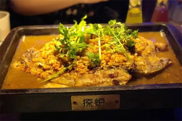 探炉炭火烤鱼