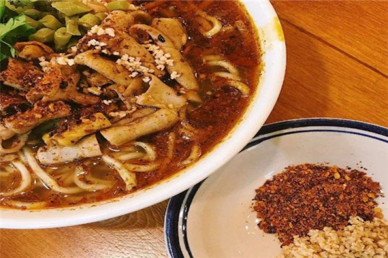 明昕古记鸭肠面