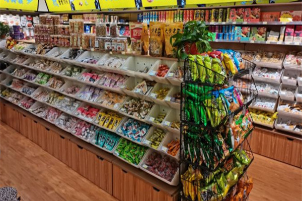 【海特卖进口零食折扣店】