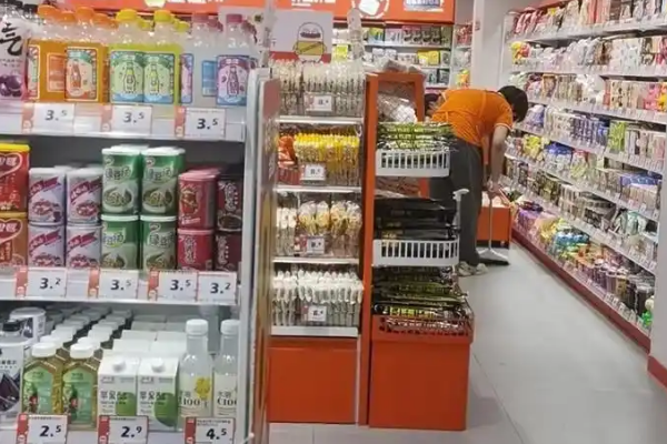 【吖滴吖滴量贩零食】