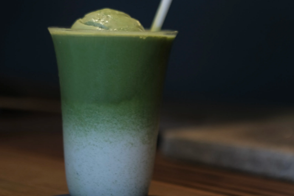 【奶茶冰激凌店】