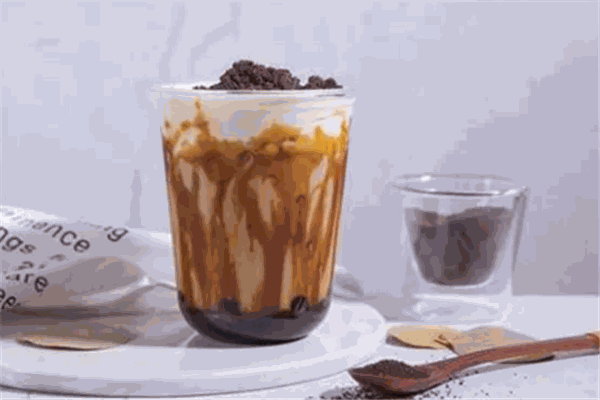 【倾杯奶茶】