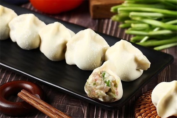 熊大姐现包饺子
