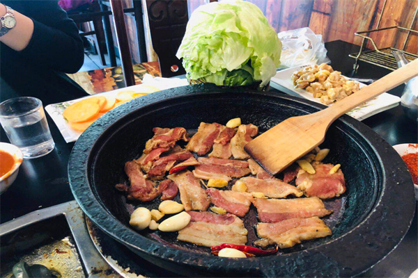 石锅烤肉加盟
