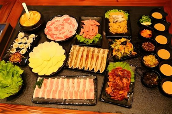 【百济韩国炭火烤肉】