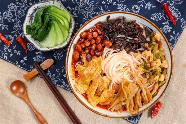 嘬螺特色螺蛳粉