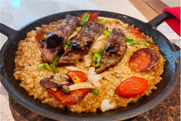 【至尊椒香牛排饭】