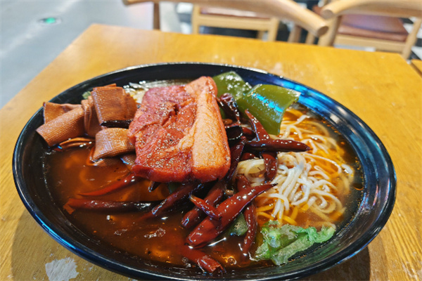 西部湾老诸板面