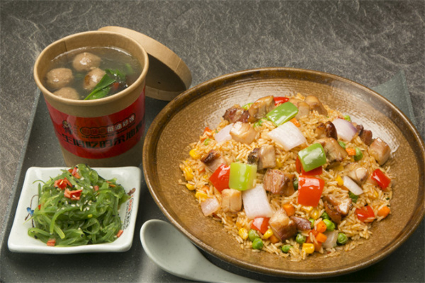 小块头易拉罐茶油炒饭