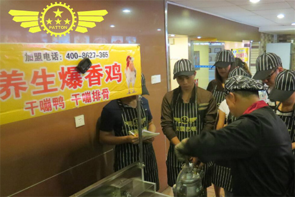 巴顿爆香鸡米饭