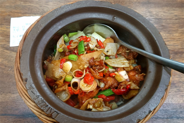 坛子焖鸡