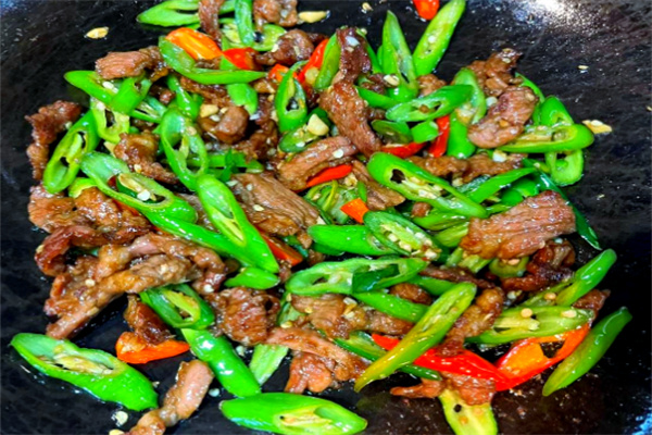 很下饭辣椒炒肉