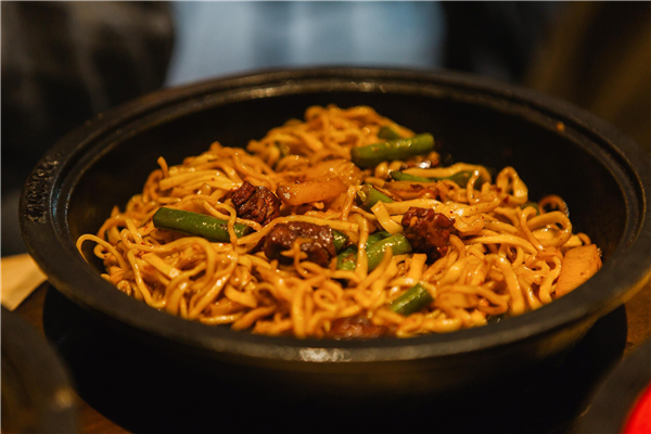 小磊铁锅焖面