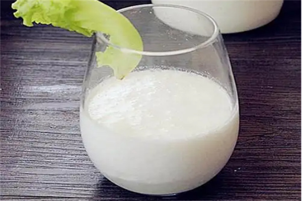 云泉约鲜牛奶