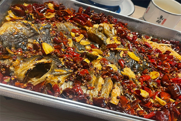 炭鲜么么鱼烤鱼饭