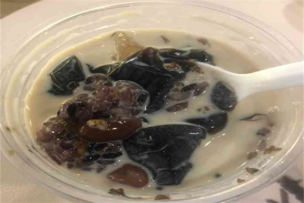梁优俍烧仙草