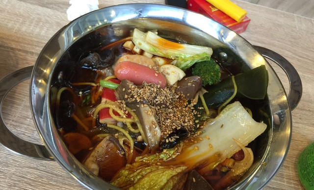 名佬麻辣烫加盟多少钱
