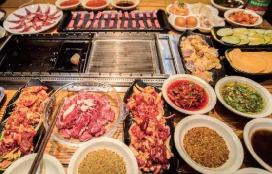 火炉旁烤肉