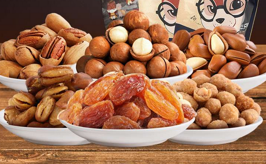 松鼠爱坚果休闲食品