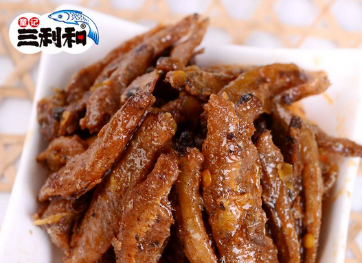 童记三利和零食